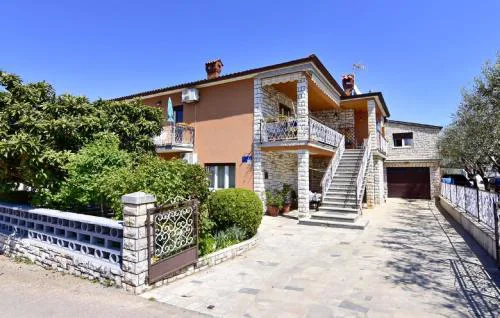Wunderschöne Ferienwohnung in Umag mit Schöner Terrasse