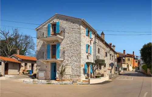 Gorgeous Home In Vabriga With Wifi