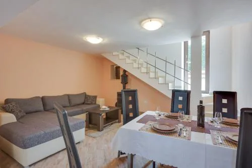 Holiday Home Ema - Happy Rentals