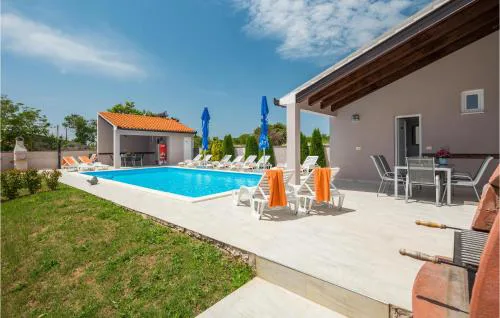 Gorgeous Home In Valtura With Wifi