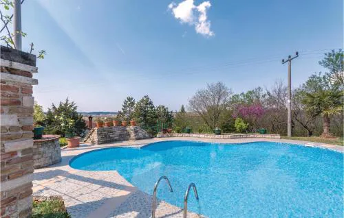 Two-Bedroom Apartment In Veli Jezenj