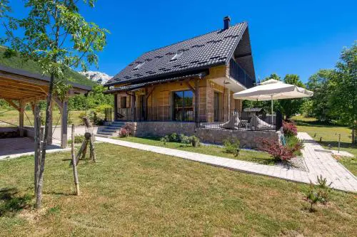 Modern Alpine Monsalbius Chalet