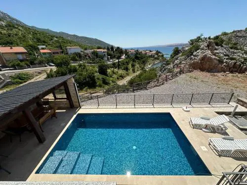 Beachfront House Robert with Pool