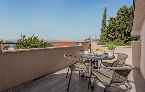 Cozy Apartment In Cesarica With Kitchen