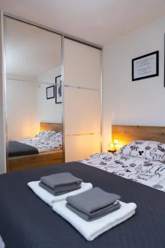 Apartman oak Nikola's lamp