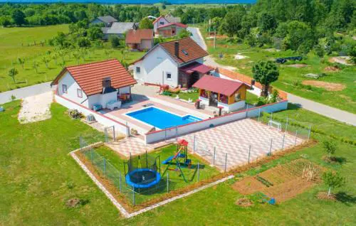 Vila NINA