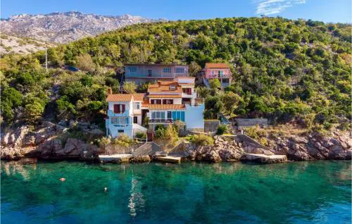 2 Bedroom Nice Apartment In Jablanac