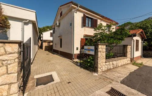 Stunning Home In Karlobag With Wifi