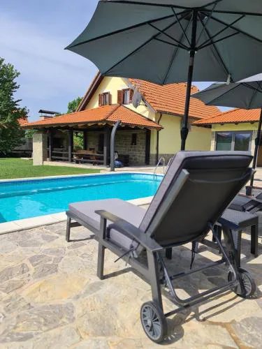 SPA HOLIDAY HOUSE REŽEK - Lovinac