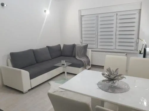 Apartman Kristina - Self check in & check out