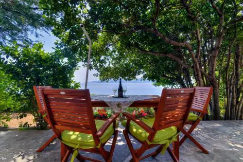 Apartments by the beach Adela Senj