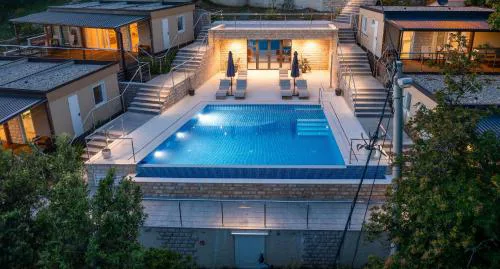 BooRA glamp experience & Heated infinity pool