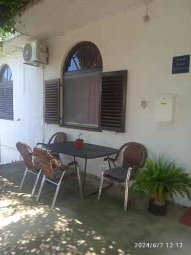 Room Nena