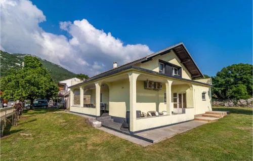 Lovely Apartment In Susanj With Wifi