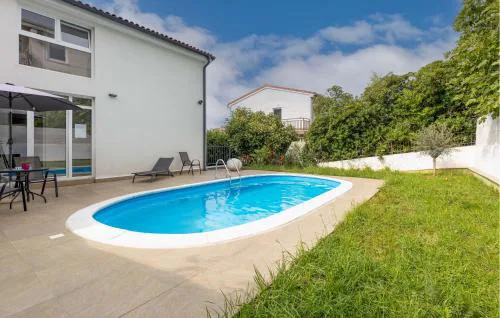 1 Bedroom Awesome Apartment In Dramalj