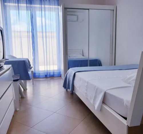 Apartment Lana Maris studio 2 - 200m from beach, terrace with sea view, wi-fi and free parking