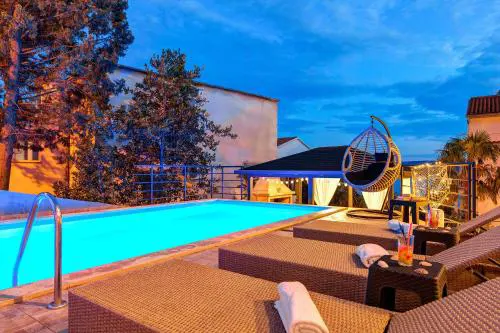 Faszinierendes Apartment nur 150 Meter zum Strand mit Jacuzzi, Billard, Pool, Grill