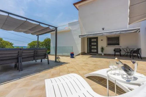 Modernes Apartment direkt am Strand mit Whirlpool, Meerblick, Lounge-Bereich
