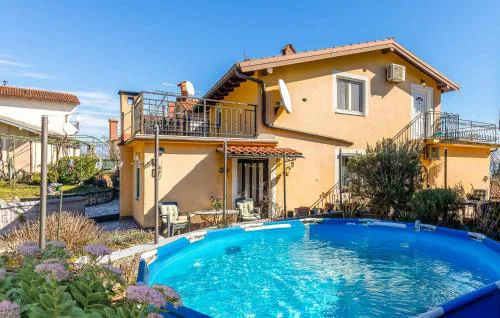 Beautiful Apartment In Opric With Wifi