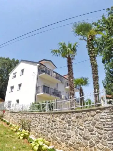 DejaBlue Apartments