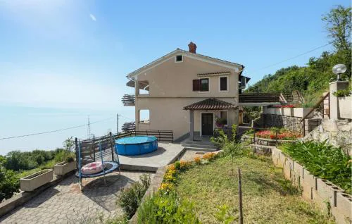 Awesome Apartment In Kolavici