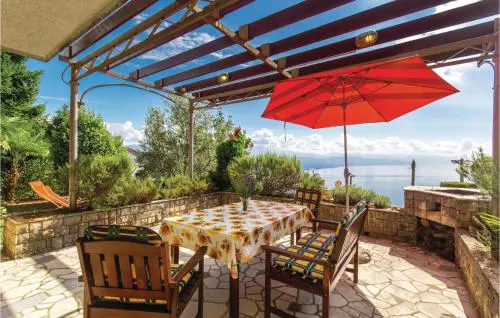 2 Bedroom Amazing Apartment In Kolavici