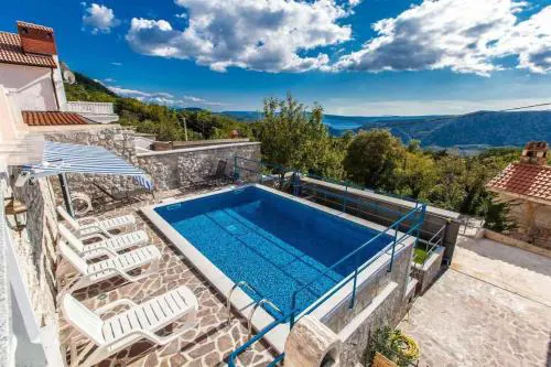 Holiday home in Baretici 39276