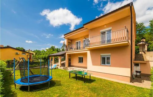Awesome Apartment In Bresca