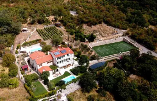 Domaine VinodolSun Zwei Villen, ein Grundstück und Platz für bis zu 18 Personen