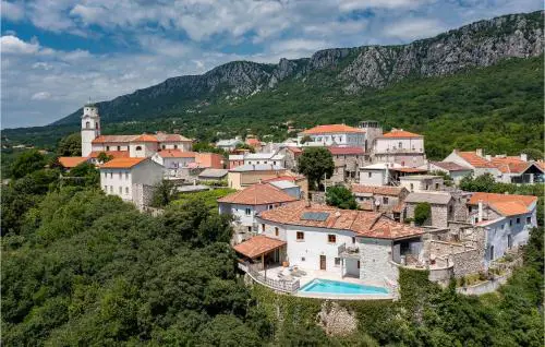 Gorgeous Home In Bribir With Wifi
