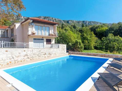 Holiday Home Mazor by Interhome