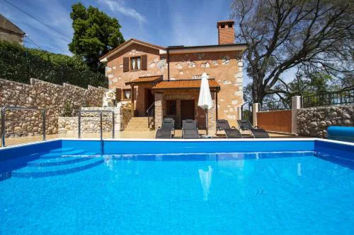 Geräumiges Ferienhaus In Brseč Mit Privatem Pool