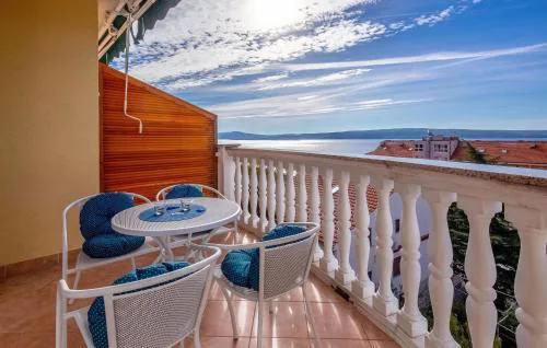 2 Bedroom Cozy Apartment In Crikvenica