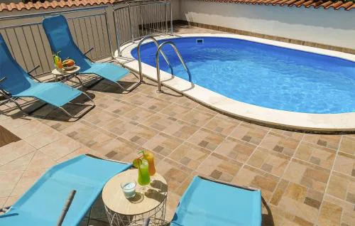 2 Bedroom Nice Apartment In Crikvenica