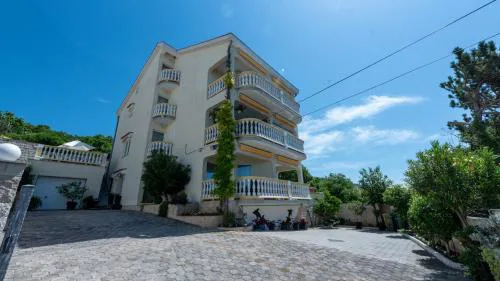 Apartman Lucija 5 by Villas Guide