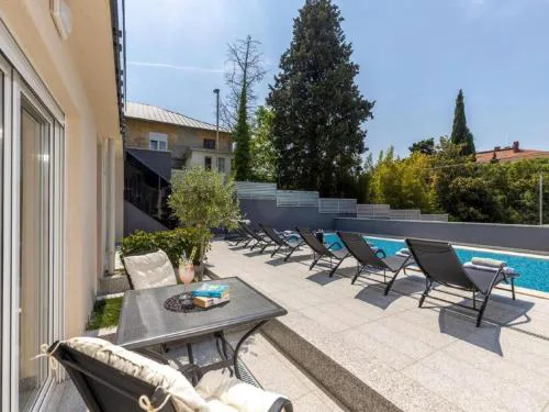 Lovely apartment with swimming pool