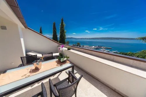 Atemberaubendes Penthouse direkt am Meer mit Meerblick, 2 Bikes, Fussbodenheizung, Privatparkplatz