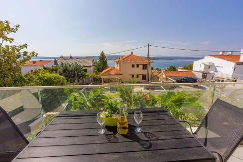 Beeindruckendes Apartment nur 500 Meter zum Strand mit Meerblick, Sauna, Gym, Pool