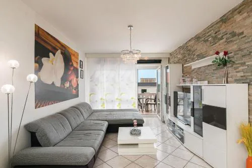 Charmantes Apartment nur 500 Meter zum Strand mit privatem Balkon, Grill, Privatparkplatz