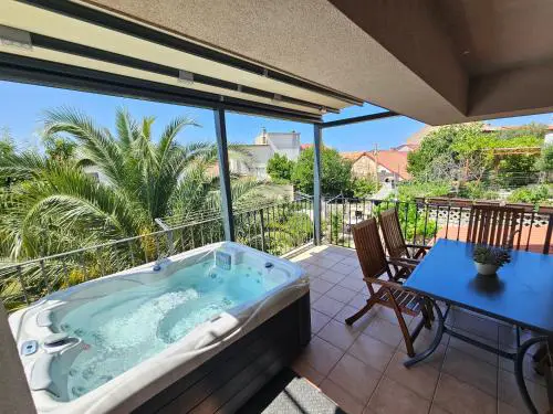 DAMIR - apartment with Jacuzzi