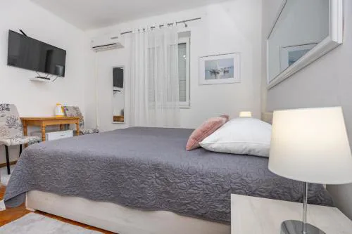 Double bedroom in center