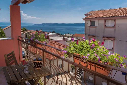 Einzigartiges Apartment nur 300 Meter zum Strand mit Meerblick, privatem Balkon, Waschmaschine