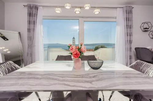 Exquisites Apartment nur 350 Meter zum Strand mit herrlichem Meerblick, Privatparkplatz, WiFi