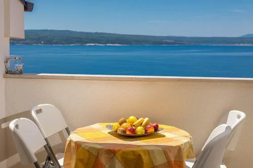 Helles Apartment nur 150 Meter zum Strand mit Dachterrasse, Meerblick, Grill