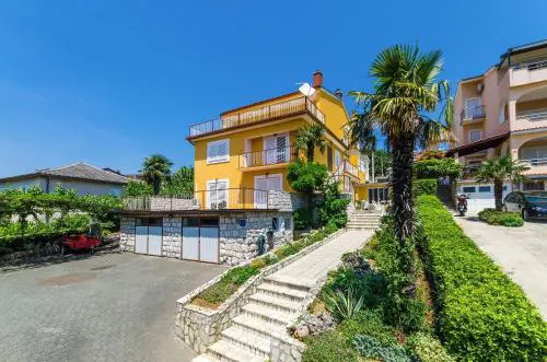 Komfortables Apartment nur 200 Meter zum Strand mit 2 Balkone, Meerblick, Grill