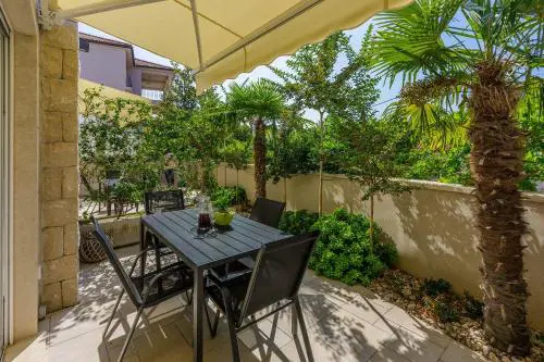 Malerisches Apartment nur 500 Meter zum Strand mit Pool, Gym, Sauna