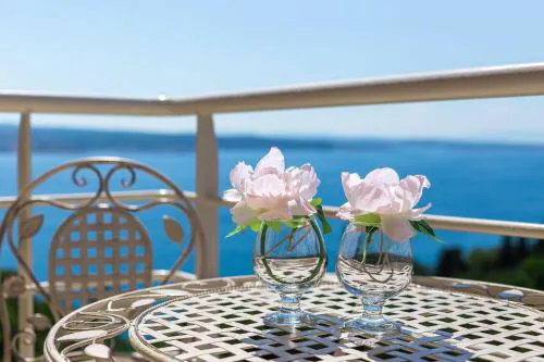 Modernes Apartment nur 90 Meter zum Strand mit Meerblick, Tiefgarage, Klima