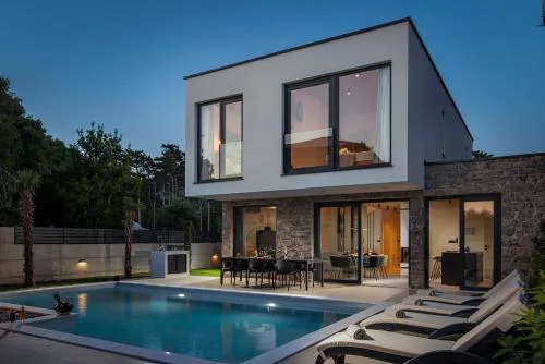 NOVO - Villa Vita s velikim bazenom