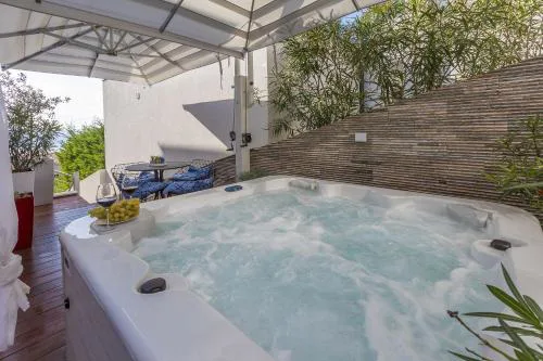 Panoramaussicht und Whirlpool im exklusiven Viertel