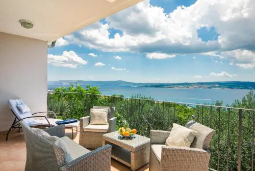 Panoramic Sea View Hideaway Penthouse